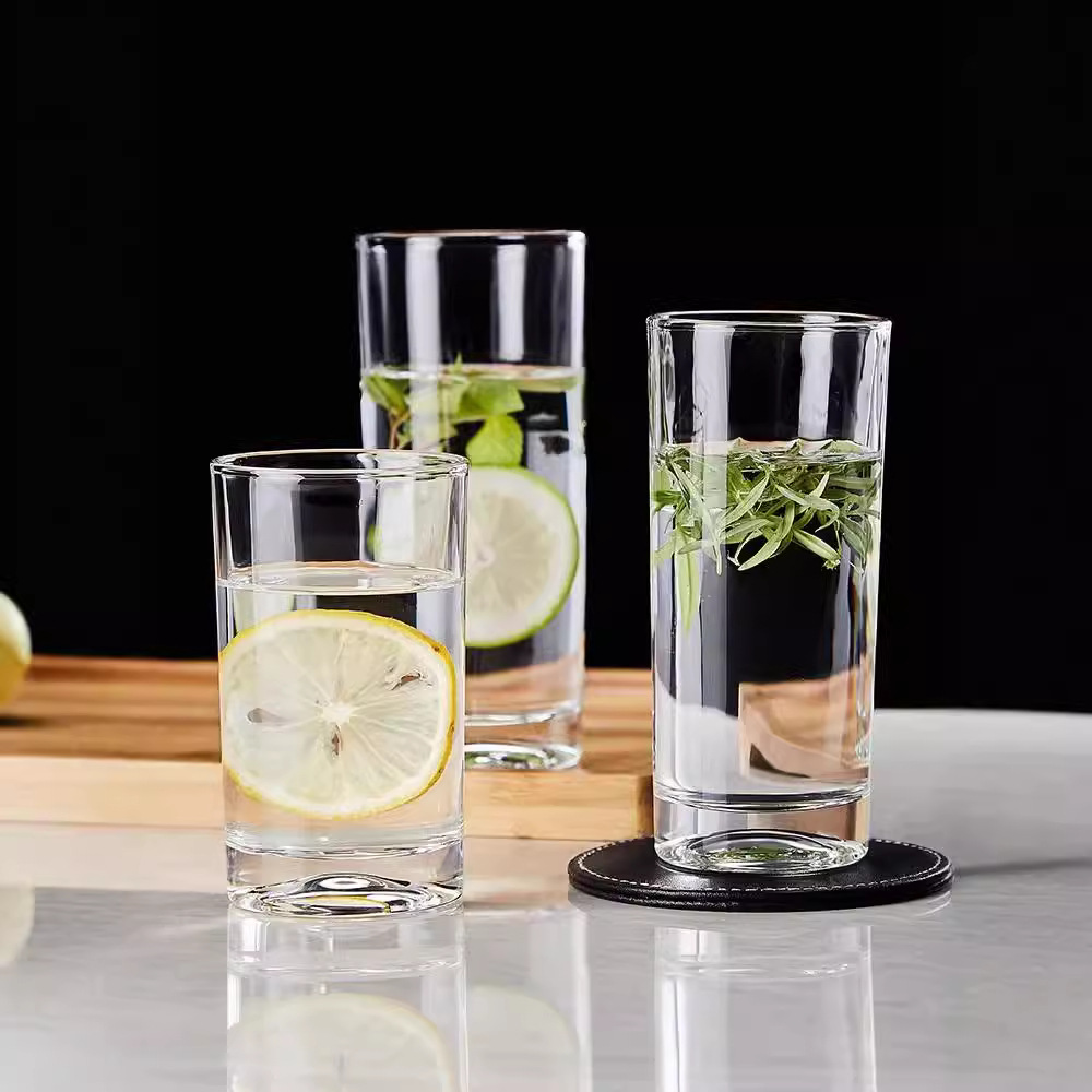 Transparent round-mouthed straight glass cups, tea cups, white spirit cups, beer mugs, milk, breakfast, juice, beverages, cold drinks, water cups Application Scenario