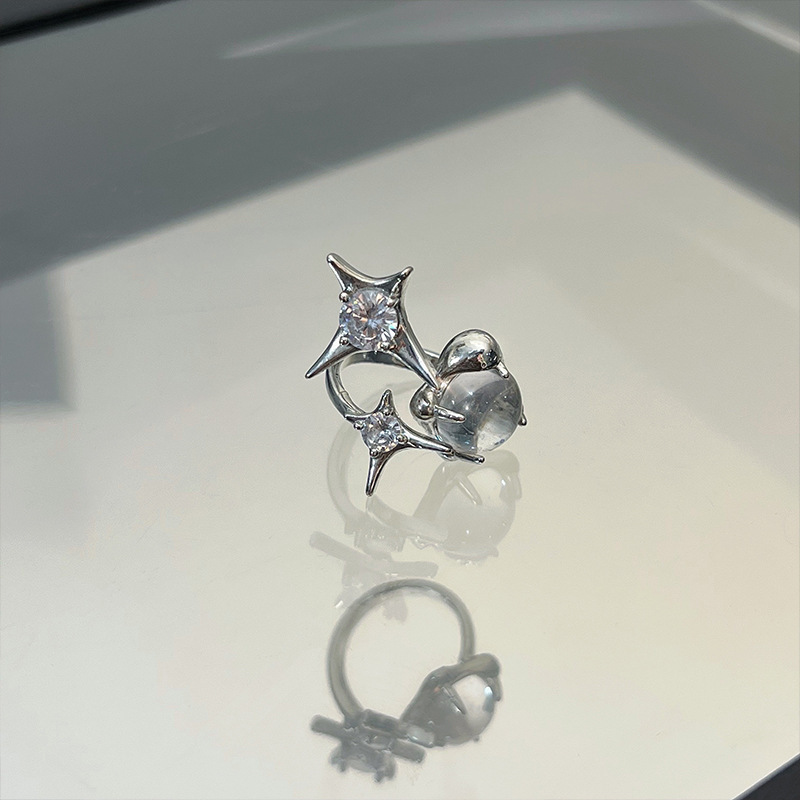 A niche design with a sense of high-end, irregular zircon, cool and individualistic open ring, adjustable for women, light luxury and versatile ring Application Scenario