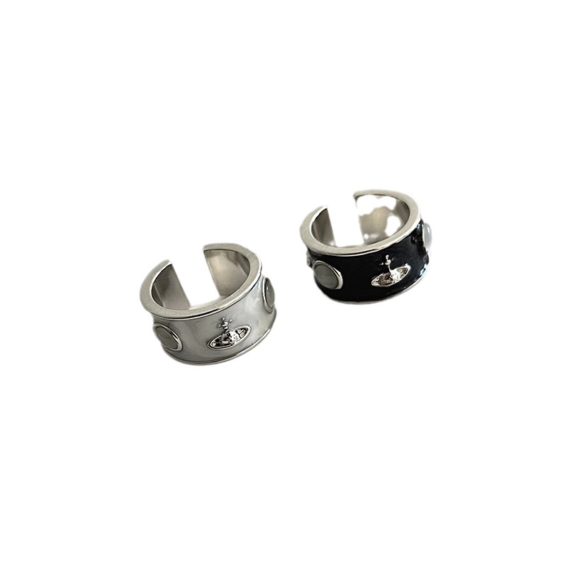 Vivian, the Empress of the West, features a niche and light luxury design ring, a trendy Saturn vintage enamel drop glaze index finger ring Item Picture