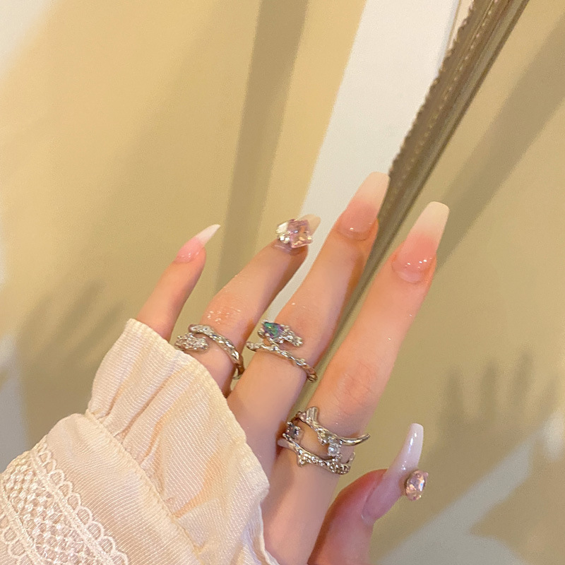 Liquid metal-feel ring, a niche design for women on Instagram, exudes a sense of sophistication. Adjustable opening ring, a new trendy index finger ring Specification drawing