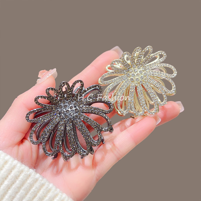 New crystal Korean-style full diamond chrysanthemum hair clips, high-end hairpin, niche mid-sized hairpin, versatile headwear for women details Picture