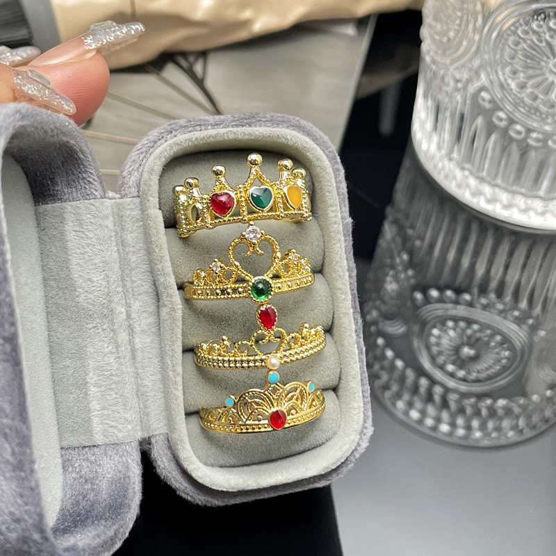 New Chinese-style retro palace lace crown fashion open ring, women's Instagram cold style, niche and versatile index finger ring Application Scenario