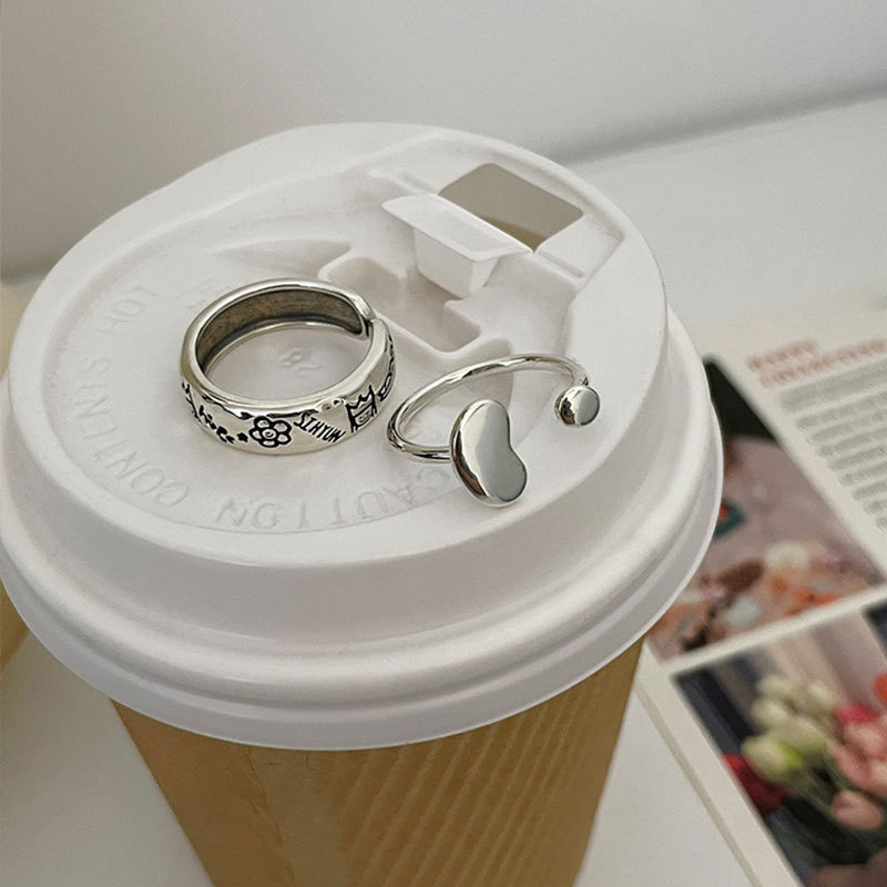 A Korean retro and niche design graffiti ring, a sweet and cool style for women on Instagram, fashionable and versatile, with an adjustable opening Application Scenario
