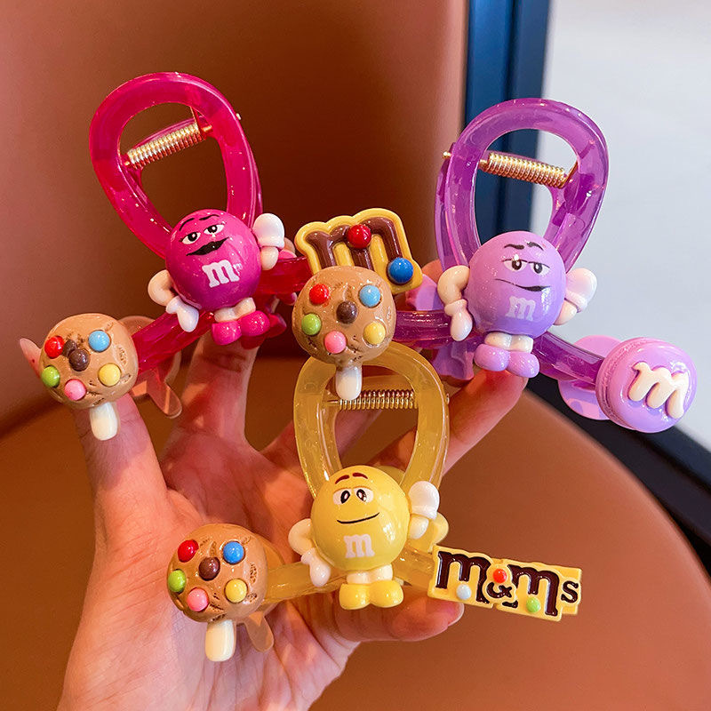 New cute cartoon high-end style hairpin at the back of the head with a shark clip, a sweet and trendy mid-sized half hairpin Application Scenario