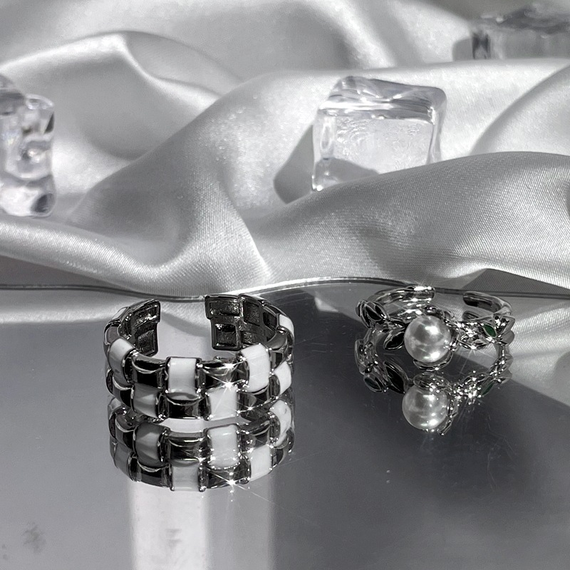 Personalized and fashionable drip glaze woven open ring for women, unique and elegant pearl leaf exquisite and simple style ring trend details Picture