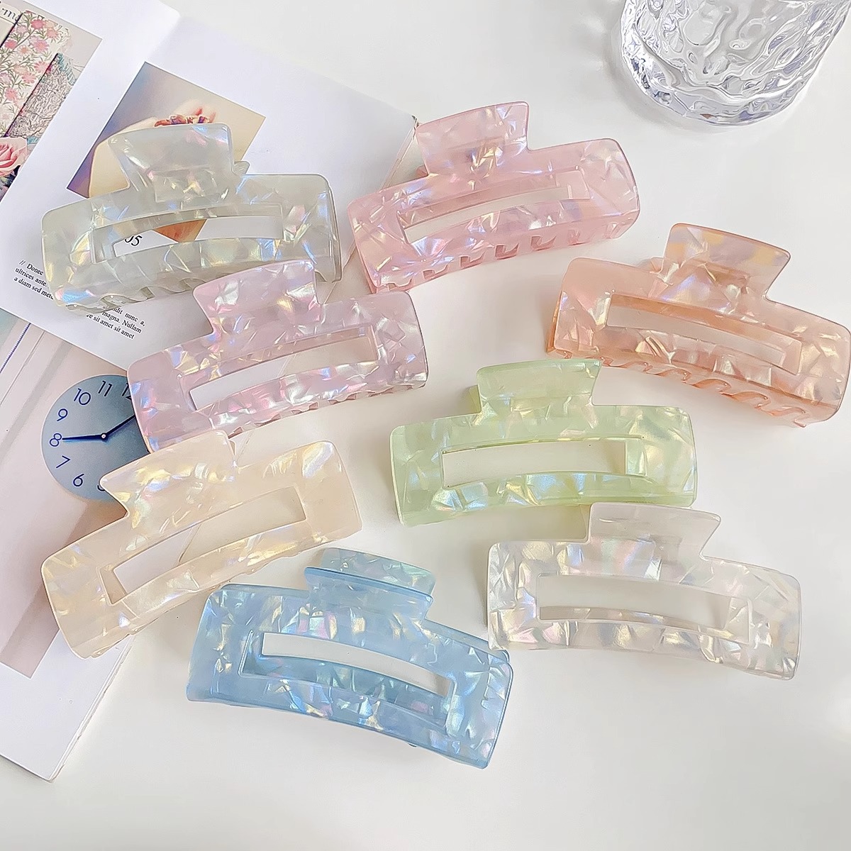"Phantom Mermaid Mermaid Acetate Cube Grab Clip Spring/Summer High-end Style Hair clip, new ins style large shark clip hair accessory. Application Scenario