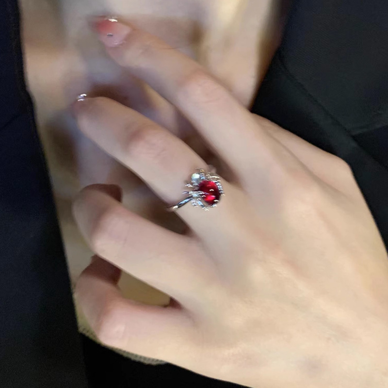 Hot girl, fashionable and individualistic Red spider open ring, adjustable for women, exquisite overlapping band ring, niche design, cold style Application Scenario