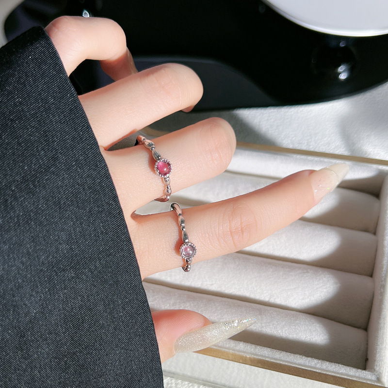 This niche, light luxury, simple open ring is fashionable and individualistic for women. It has a cold and elegant style and is versatile. It is a sweet and cool index finger ring and a trendy accessory full figure