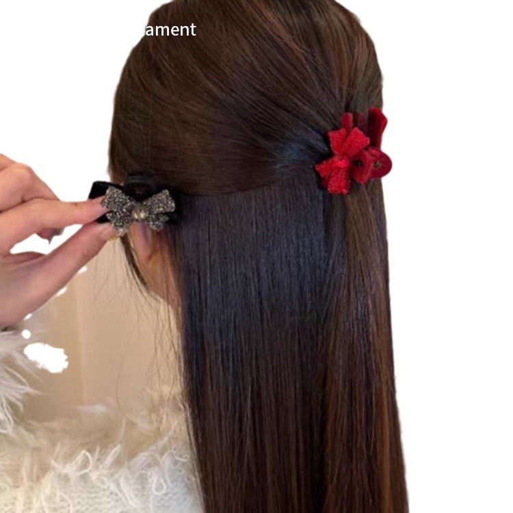 Flocked rhinestone bow, small scratch-shaped hairpin for women, New Year red hair clip, niche hair accessory, high-end, small chanel-style side clip Item Picture