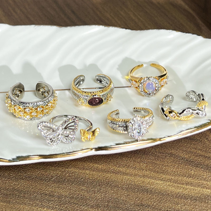 A new Chinese-style retro two-color skirt hem brushed opening ring for women's twin butterfly with a unique design sense and a light luxury index finger ring Specification drawing