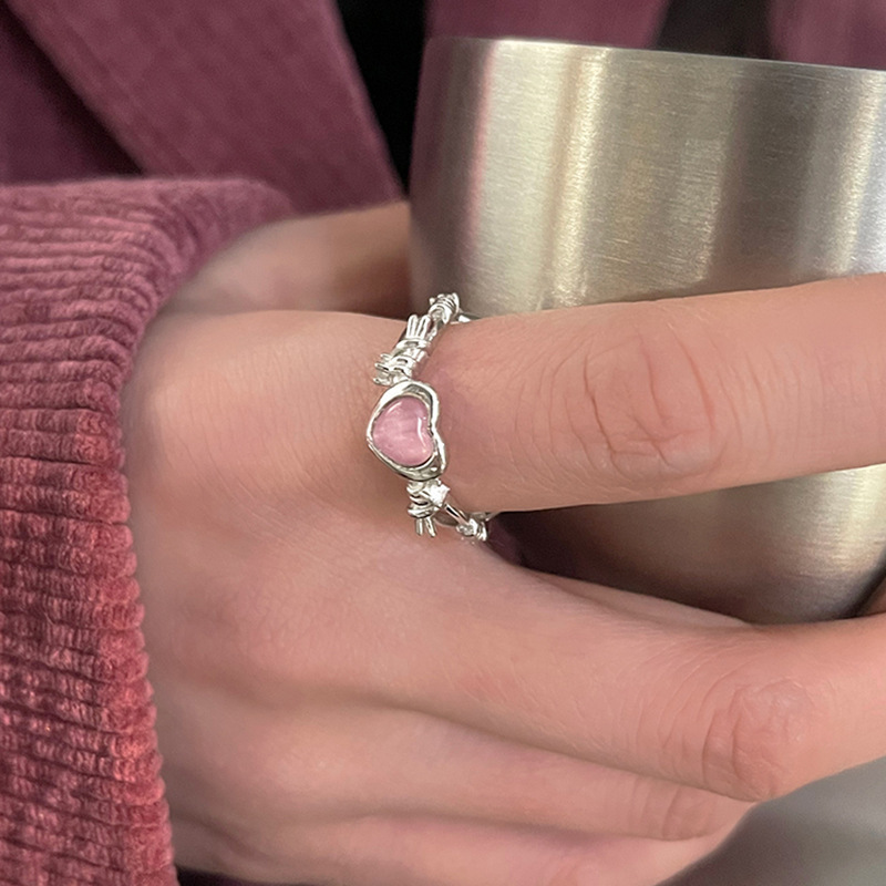 Thornbush pink heart-shaped ring for women, a sweet and cool style, fashionable and trendy, spicy girl open-mouth ring, 2023 new style full figure