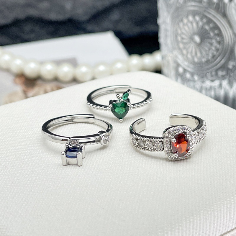 A new French fashion product, a sweet, cool and exquisite ring with colorful diamonds, adjustable for women, versatile and elegant, with a unique and niche design Application Scenario