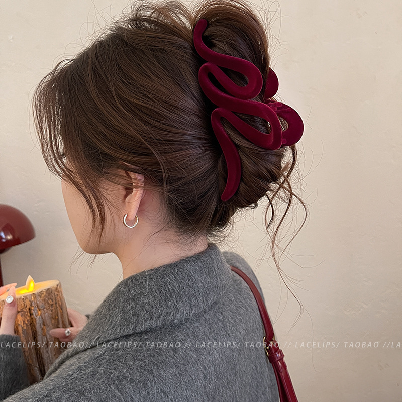Spring and summer Ankela red velvet hairpin, large hair volume, shark hairpin, women's back head updo hairpin headwear details Picture