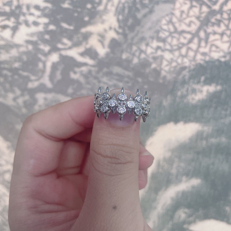 French-style gentle layering with an open-top ring, a cold and elegant style for women, with an irregular star-tipped tassel ring Application Scenario