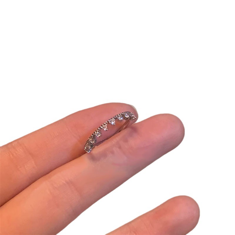 A new, exquisite and simple zirconia ring for women on Instagram, with a cold and elegant style, is a niche and light luxury layered ring Item Picture