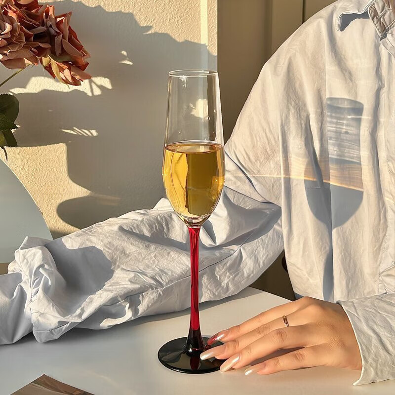 Household red stem high-footed champagne glass, high appearance level, black stem sparkling sweet wine glass, high-end wine glass cocktail glass details Picture