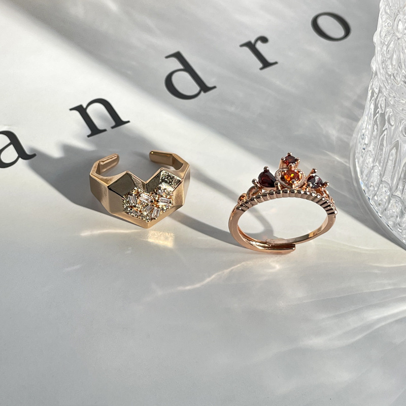 French light luxury exquisite crown open ring for women on Instagram, with a unique and heart-shaped charm. Layered wearing exudes a sense of sophistication and highlights the white ring Specification drawing