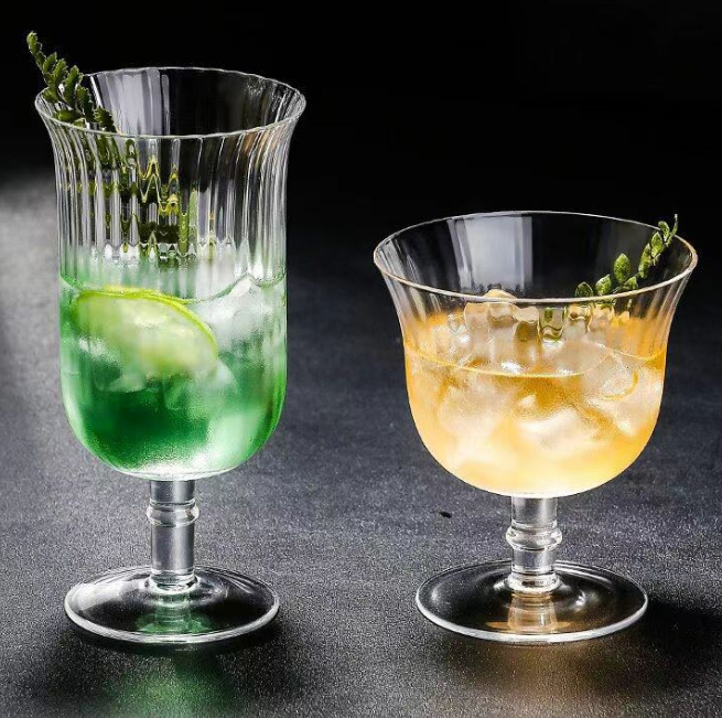 Creative striped short-legged long drink cup, bar striped juice cup, cold drink cup, beverage cup, wavy cocktail cup full figure