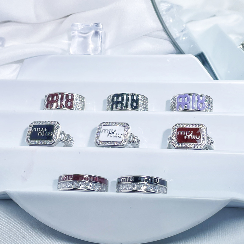 The ins cold and elegant letter-patterned glazed ring is sweet, cool, fashionable and elegant. It is a delicate open-top ring with a niche and high-end feel details Picture