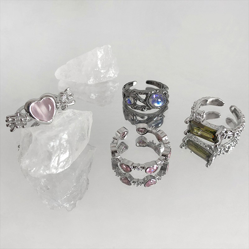 A light luxury and high-end heart-shaped opening ring, zircon, a niche sweet and cool personality, and an exquisite layered ring in a cold style on Instagram full figure