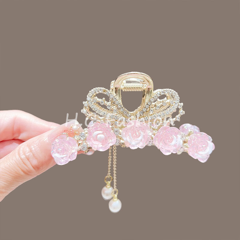 Rose bow tie tassel clip, popular online celebrity, high appearance level shark clip hair clip, new back half hair clip Application Scenario