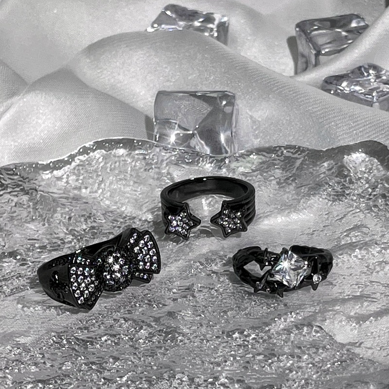 European and American punk retro dark star-shaped opening ring bow, a niche full-diamond light luxury and cool style index finger ring full figure