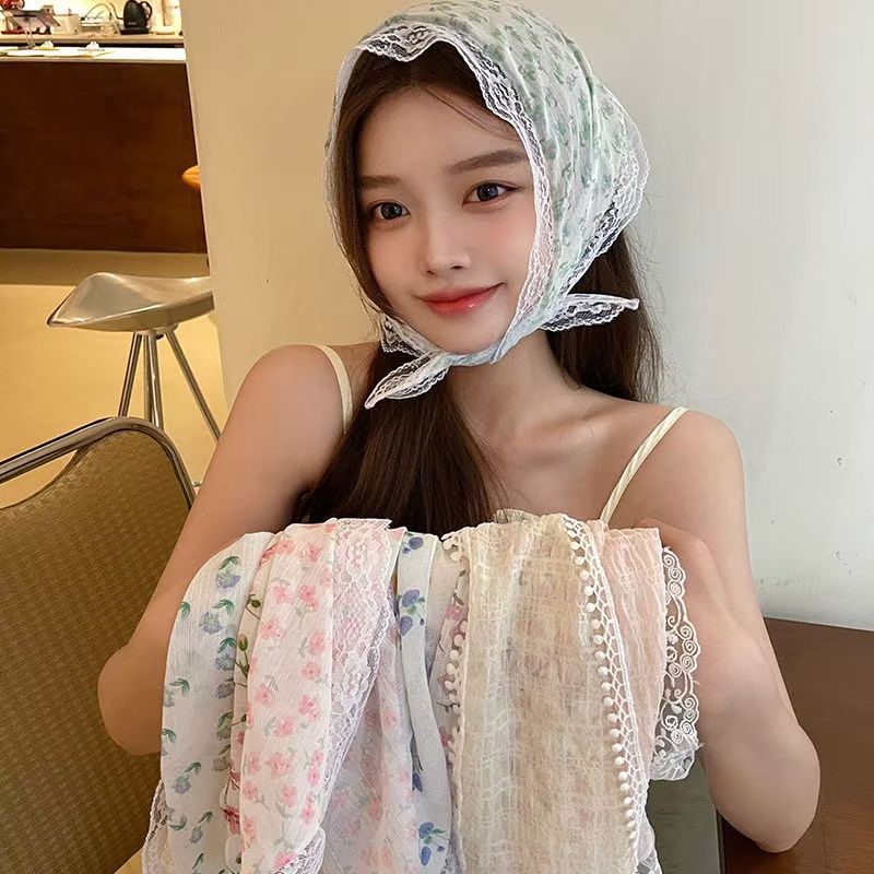 The new 2025 pastoral style hair accessories are sweet and elegant. The best-selling lace triangular scarf hair band and retro checkered ribbon hair band details Picture