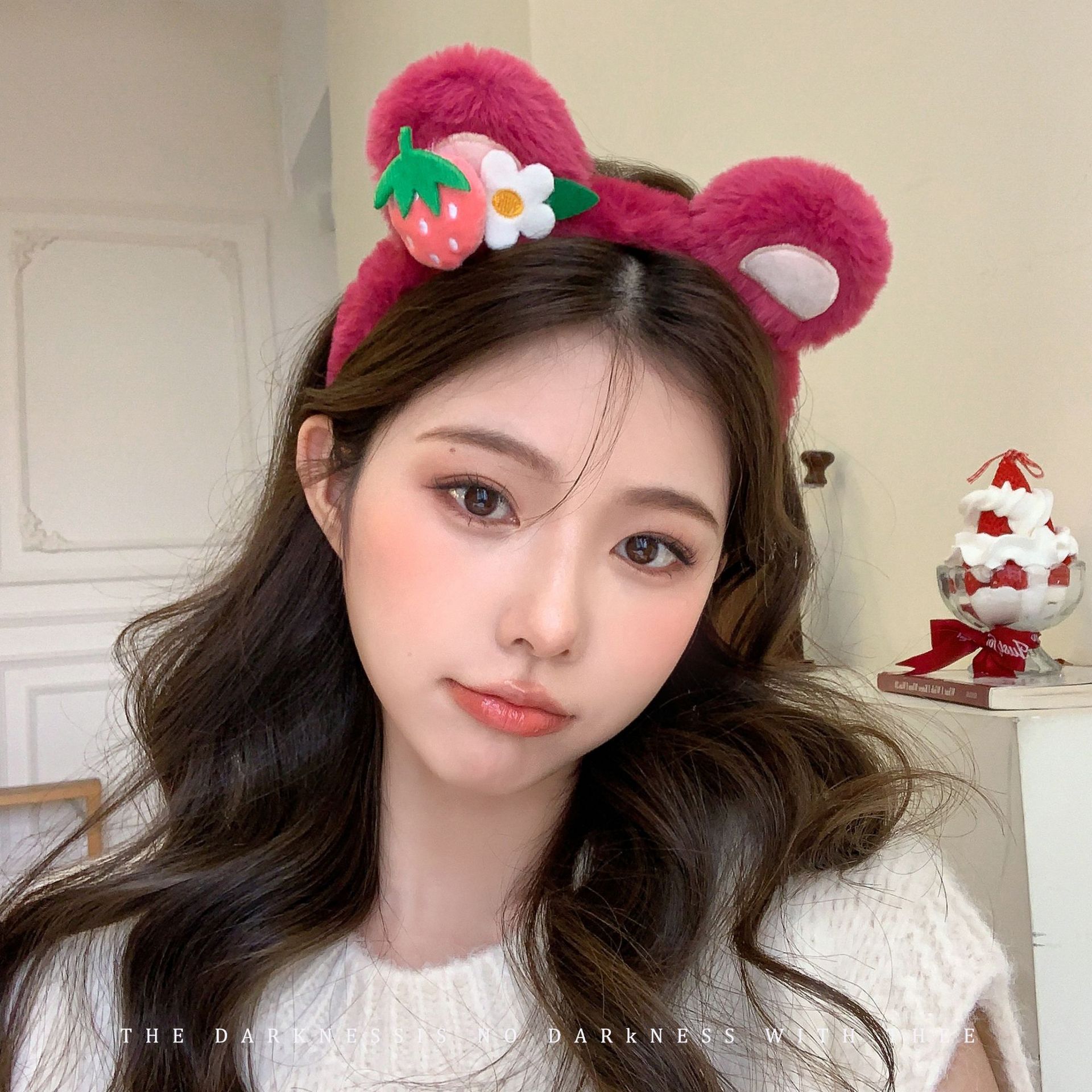 New Korean cute strawberry bear hairband for women, wholesale plush anti-slip headband for washing face, versatile hairpin headwear for going out Specification drawing