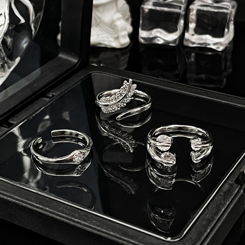 This elegant and versatile, slightly set, light luxury open ring is designed in a cold and fashionable style for women on Instagram. It features a simple and unique design Application Scenario