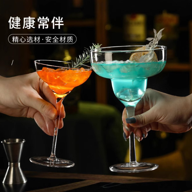 European-style crystal thickened glass cocktail glass, Margarita Martini bar cocktail bar triangular cold drink cup details Picture