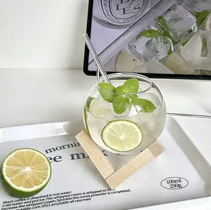 Ins-style coffee glass cups, summer drinking cups, niche design sense, restaurant juice drink cups, ladies Specification drawing