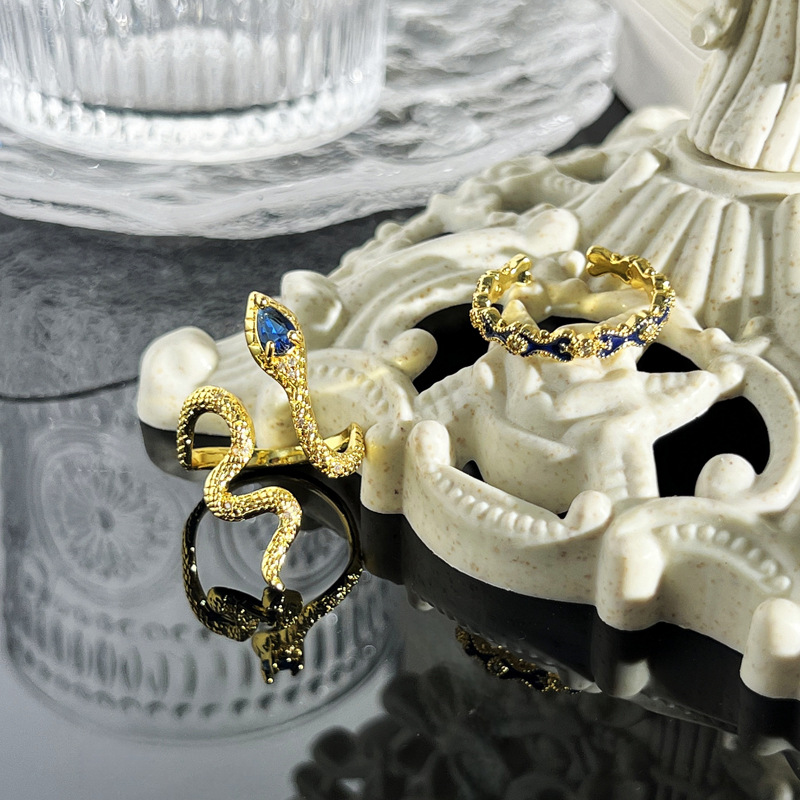 A retro Chinese trend style zodiac snake-shaped blue diamond open ring, a neutral style, fashionable, niche, versatile and high-end index ring Specification drawing