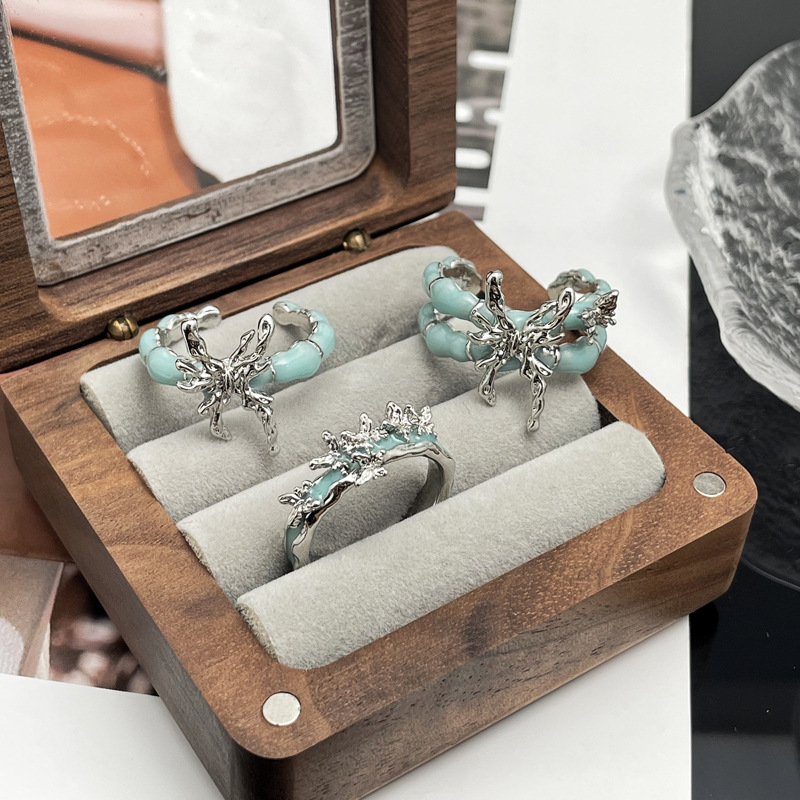 New punk liquid butterfly opening ring for women, mint green drip glaze, fashionable and cold style, niche and exquisite food ring Application Scenario