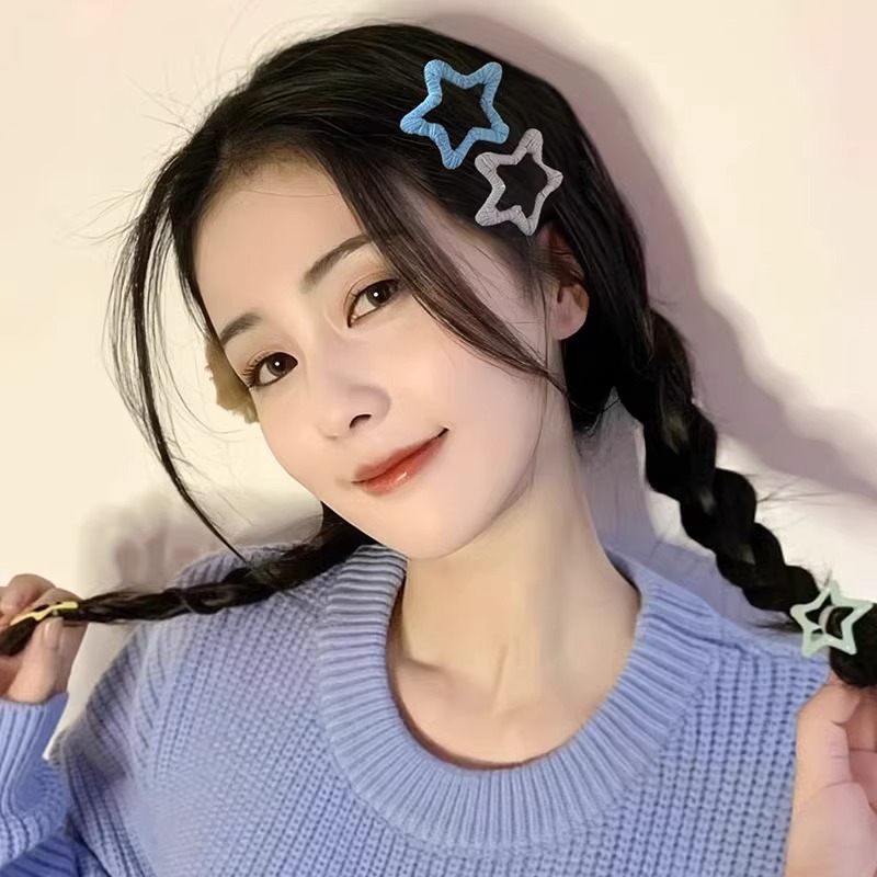 Plush five-pointed star hair clip for women, y2k Dopamine star duckbill clip, furry hair clip, ins side bangs clip hair accessory Application Scenario