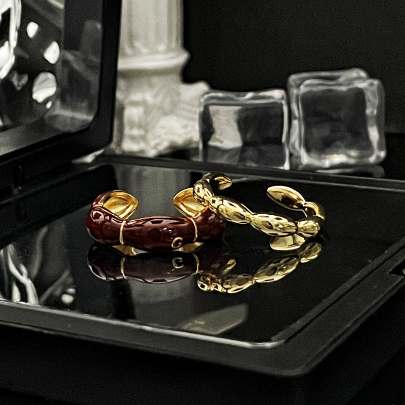A new retro red drip glaze open ring with a niche design for women, a cold style index finger ring, and a retro Hong Kong-style ring details Picture