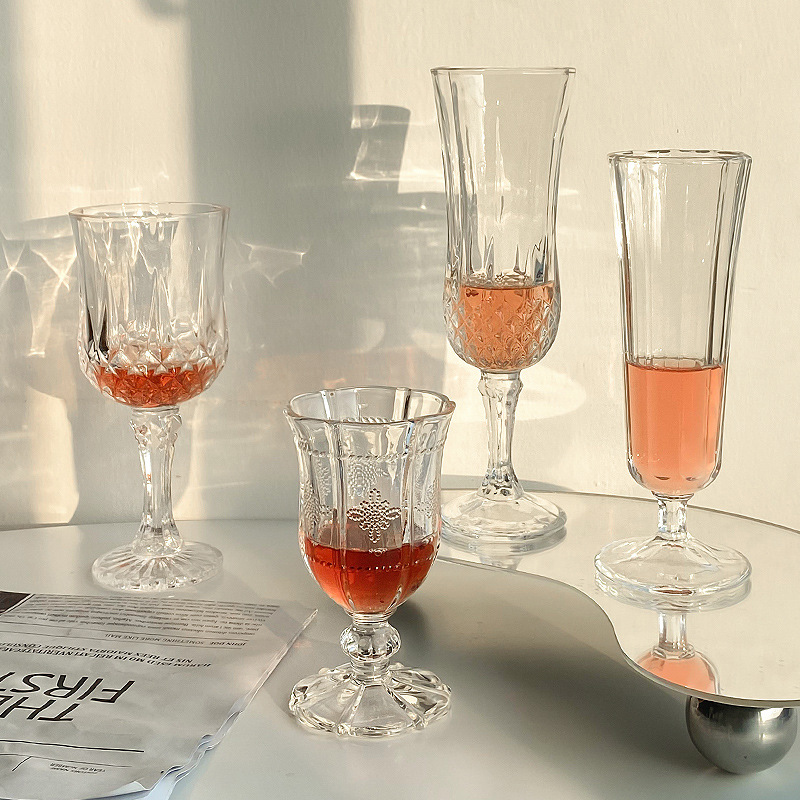 The vintage embossed diamond glass goblets from the Instagram-style internet-famous restaurant are of high appearance level, including champagne drinking glasses and juice glasses Application Scenario
