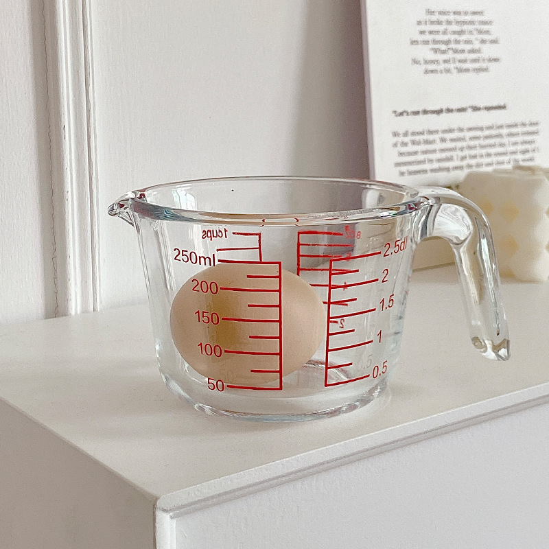 Bolimei high borosilicate household glass measuring cup with scale, large capacity for baking, microwave, handle, thickened and transparent Application Scenario