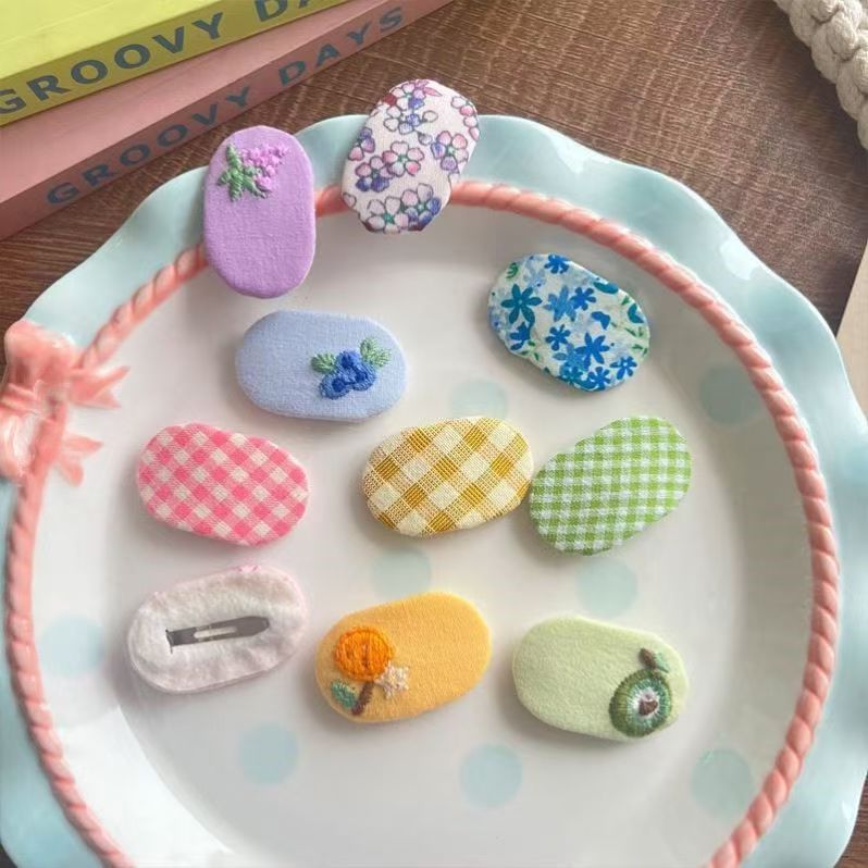 Macaron fabric children's hair clips, girls' hair accessories, checkered embroidery, small oval bb clips, bangs clips, baby hair clips details Picture