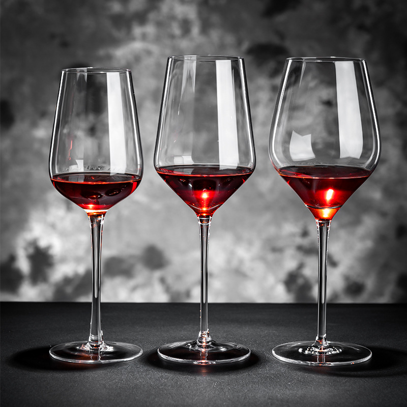 A set of high-end crystal red wine glasses for hotel commercial use, with a high level of appearance. It is a light luxury high-end wine glass Application Scenario