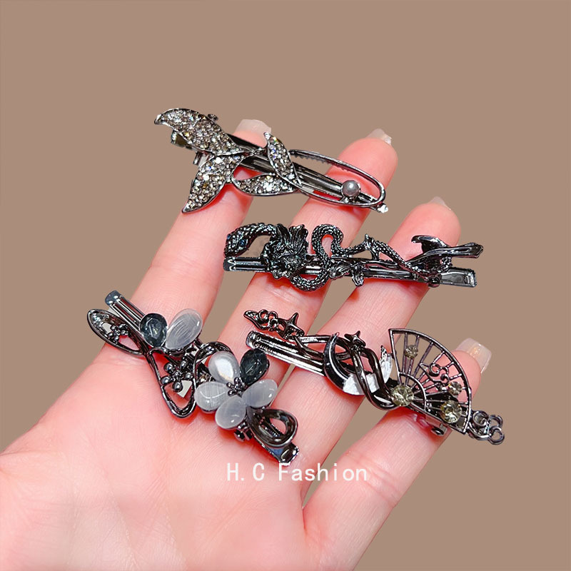 Magic wand hair clip, Japanese-style cute and girlish hair accessory, side clip, bangs clip, duckbill clip, trendy hair clip, fashionable headwear Application Scenario