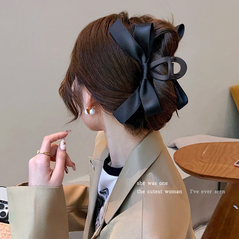 Hepburn style black velvet bow grappling clip for women's spring and summer, large back head flocked hairpin, high-end shark clip details Picture