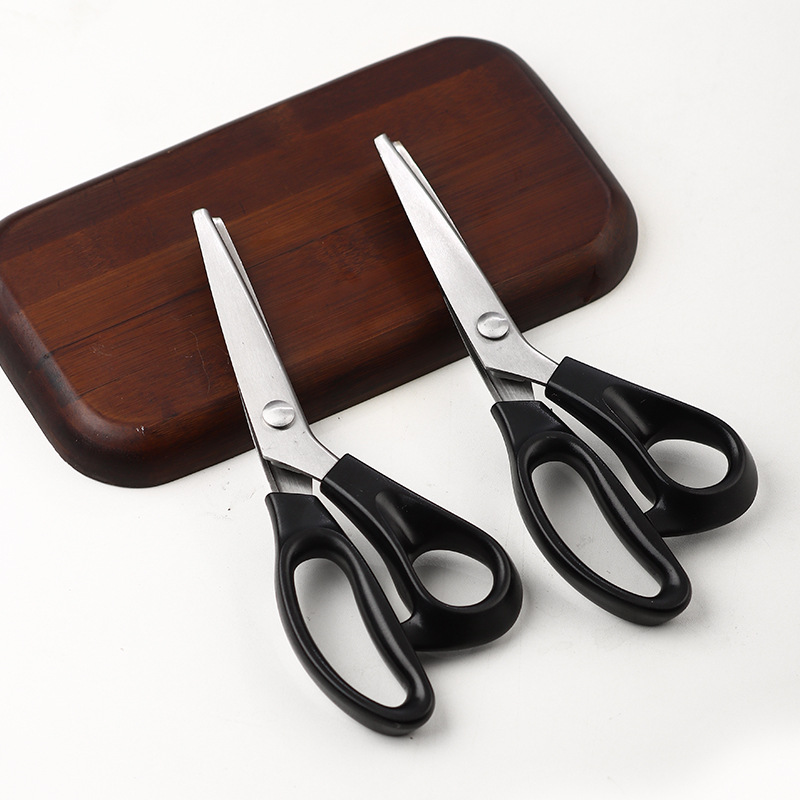 Stainless steel serrated scissors, orange peel and lemon peel shaped lace scissors, cocktail decoration scissors, cocktail mixing tools Application Scenario