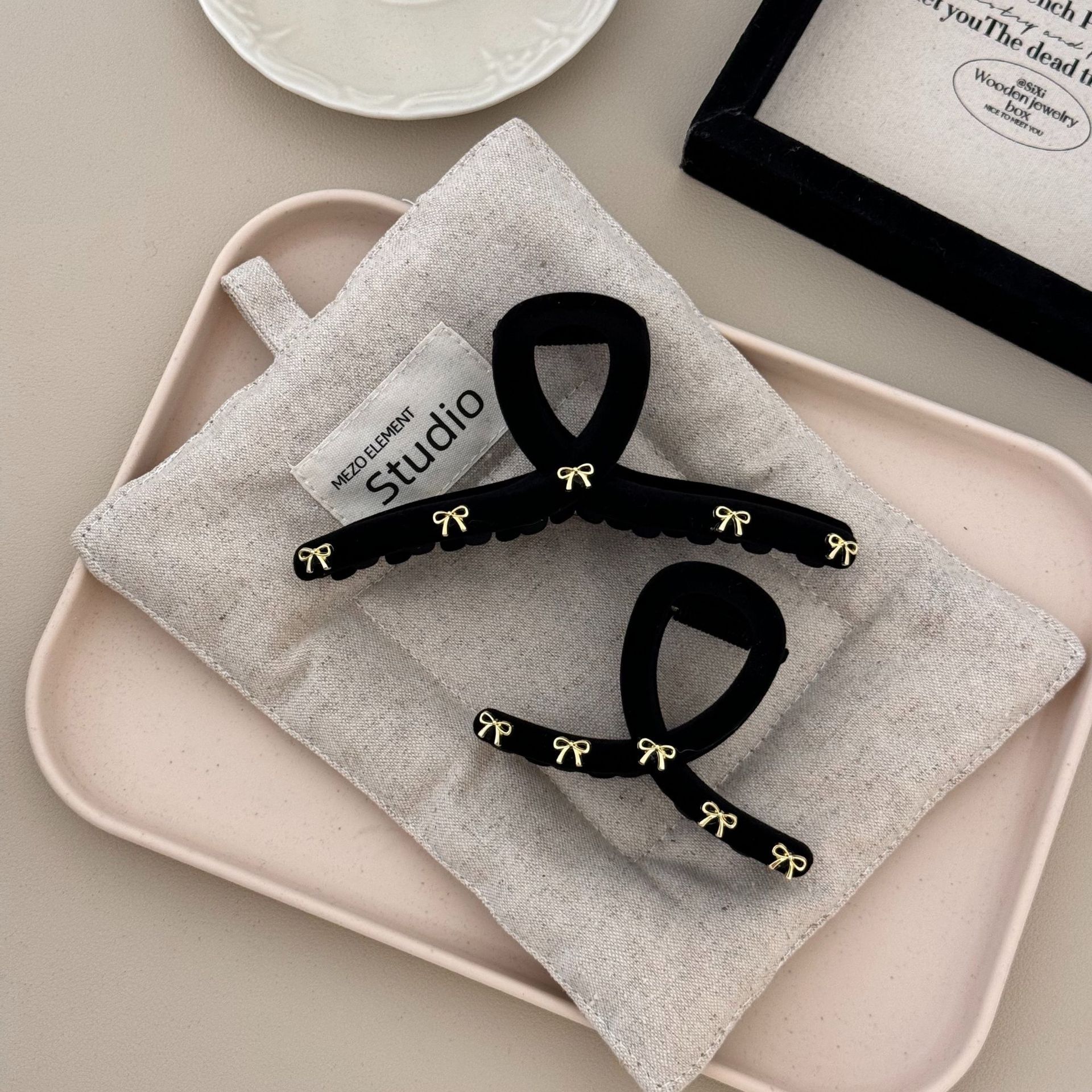 Spring/Summer Butterfly flocking Pinch Women's 2025 new style High-end back hair clip, elegant large shark clip headwear details Picture