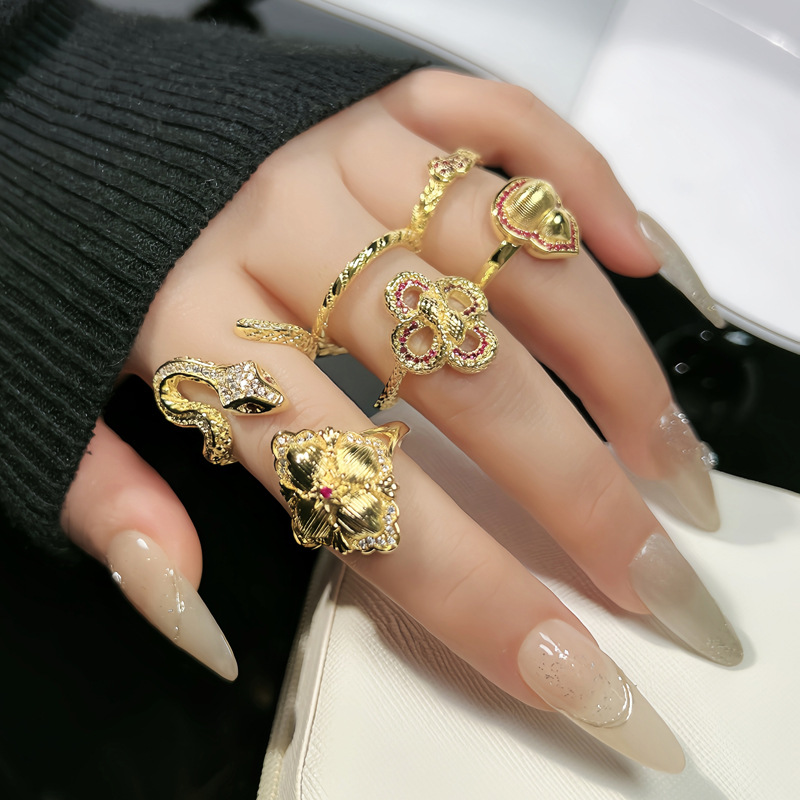 New Chinese-style retro brushed four-leaf clover open ring for women, a new gourd-shaped light luxury and high-end, niche snake-shaped ring full figure