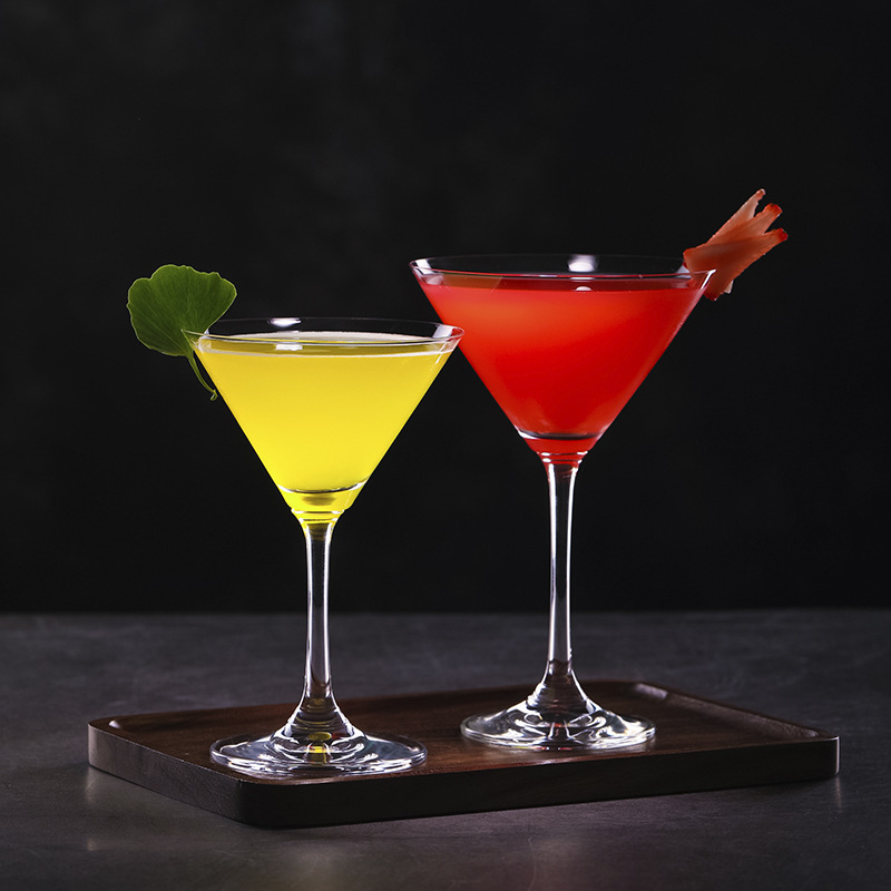 Wholesale of Idelita crystal glass champagne glasses, triangular cocktail glasses and martini glasses, with logo printing available Application Scenario