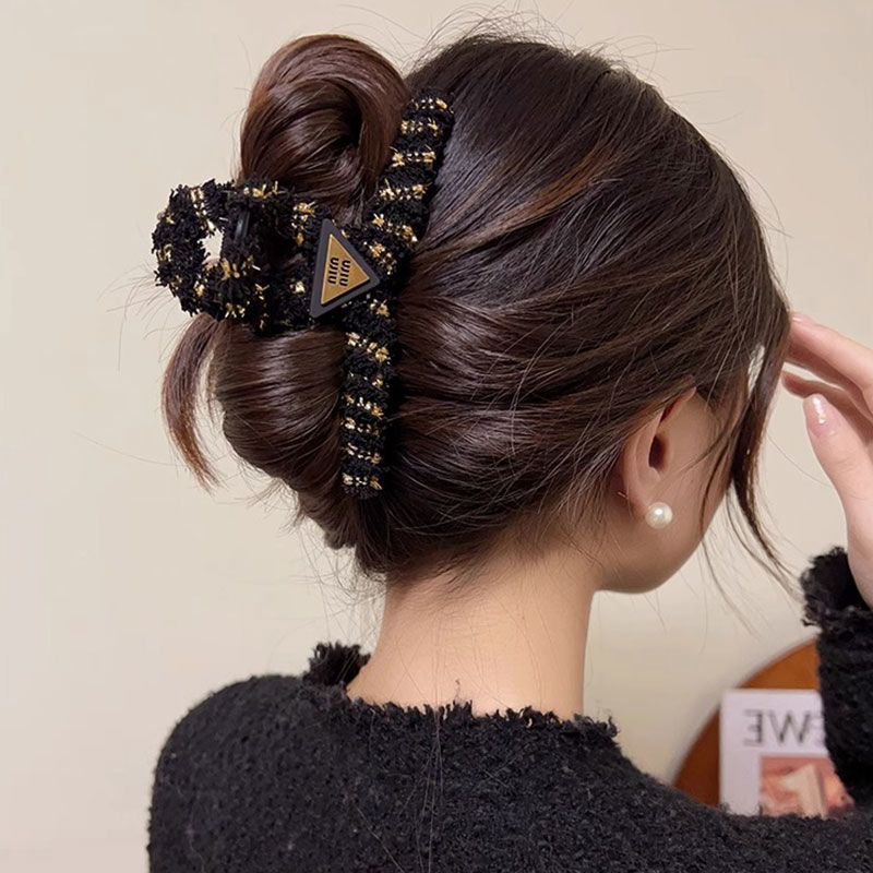 Exquisite small chanel-style woolen large updo shark clip at the back of the head, with a unique and elegant style. It is a French hair clip accessory for women full figure