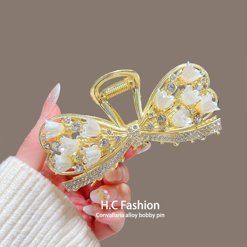 The high-end bow lily of the valley claw clip is simple and versatile, with a delicate shark clip accessory on the back of the head full figure