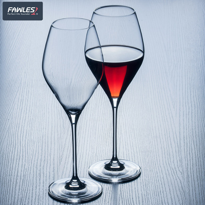 One-piece formed crystal glass wine glass set, European household highball glass, champagne glass, wine sparkling glass Application Scenario