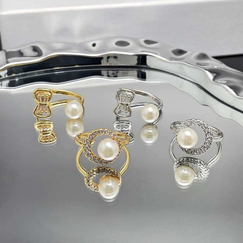 French retro bow pearl ring, adjustable for women, sweet and cool niche design, geometric fashion and elegant index finger ring Application Scenario