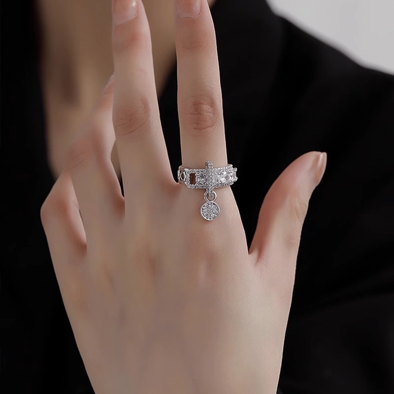French light luxury fringed full diamond zirconia open ring, a niche cold style, exquisite, individual, fashionable and high-end ring Application Scenario